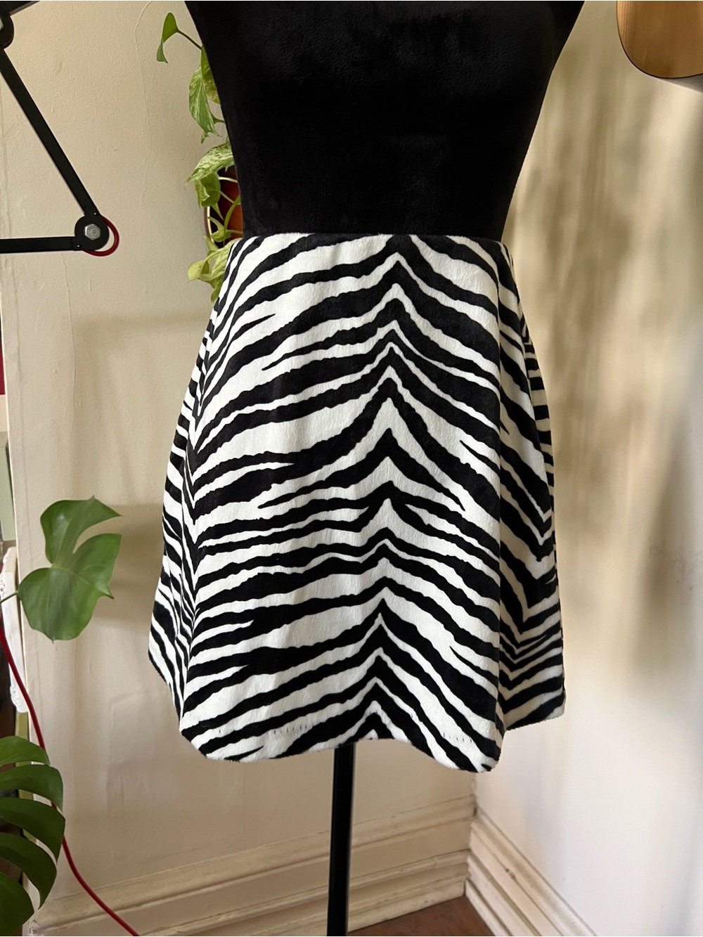 Vtg 90s In Charge Faux Fur Zebra Mini Skirt - Size Juniors Medium Made In USA